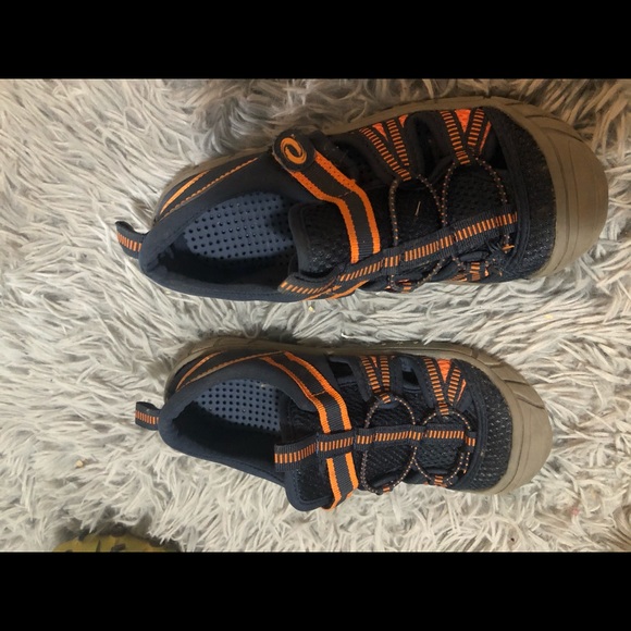 Boys play shoes - Picture 2 of 2